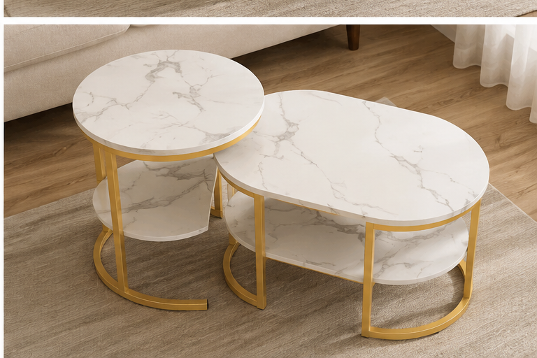 Set de 2 Tables Gigognes Marbre Blanc Pieds Métal Doré, Vue en Angle sur Parquet Clair | VariaHome