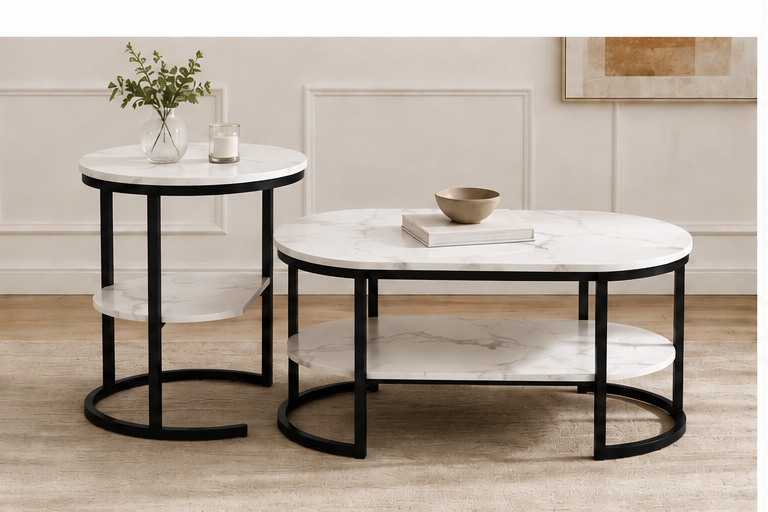 Tables Basses Gigognes Effet Marbre Blanc Pieds Noirs dans un Salon Épuré aux Murs Blancs | VariaHome